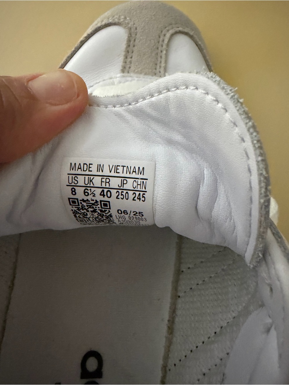 Adidas Samba OG. Size 8. - Picture 5 of 5